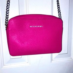 Michael Kors purse/crossbody 💕